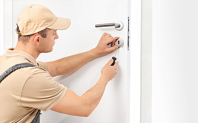 Установка межкомнатных дверей Установка межкомнатных дверей